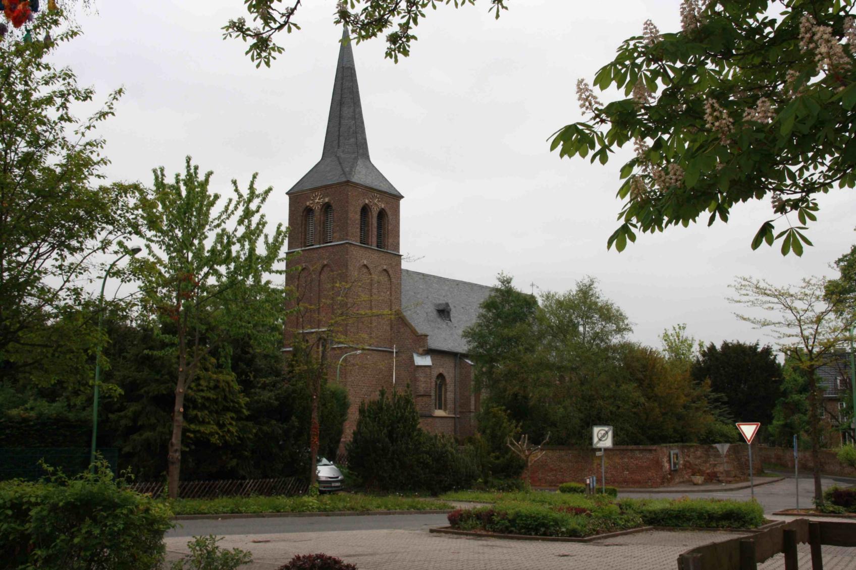 Kirche St. Gertrudis Binsfeld (c) Von papa1234 - Eigenes Werk, CC BY 3.0, https://commons.wikimedia.org/w/index.php?curid=10331792